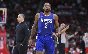 卢：小卡还有点不舒服还需观察情况 并不担心会是长期问题